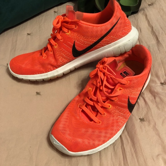 nike tennis shoes orange